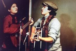 Philip Kan Gotanda (right) performing his original music in 1979 with David Hwang.